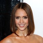 Jessica Alba’s chic, shoulder-length hairstyle