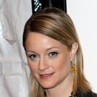 Teri Polo’s straight, blonde hairstyle