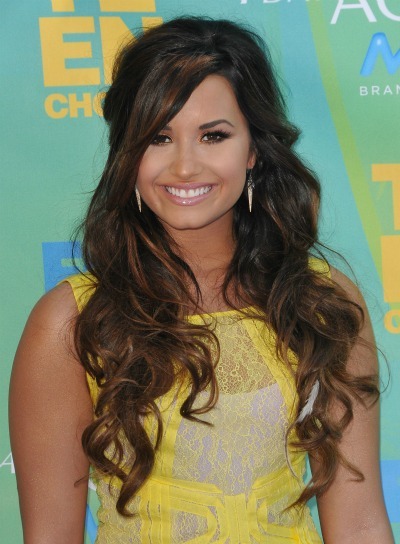 Hairstyles  Face 2012 on Demi Lovato   Hairstyles For Round Faces