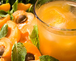 Apricot and Whiskey Smash Cocktail