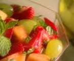 Fruit with white wine & mint 