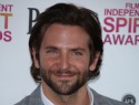 Gordon Ramsay gives Bradley Cooper cooking lessons
