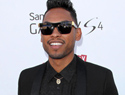 Miguel leg-slams fan at Billboard Awards