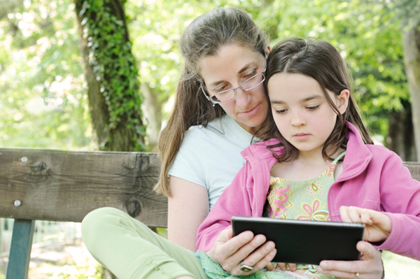 <strong>Beyond The Pages: Giving Children The Best Possible Reading Experience on Their E-Reader</strong> <strong>Beyond The Pages: Giving Children The Best Possible Reading Experience on Their E-Reader</strong>