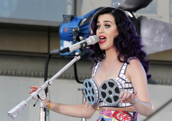 Katy Perry needs to get a normal bra
