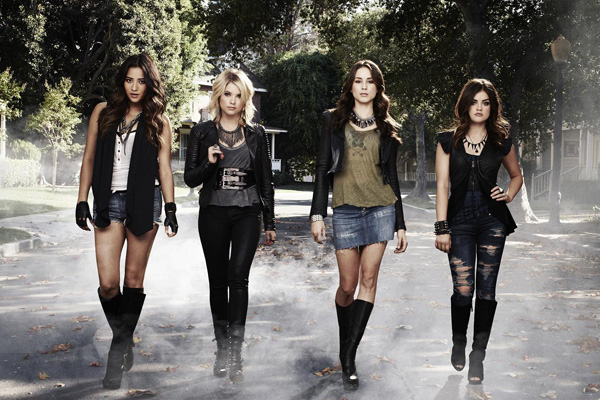 10 Halloween costumes inspired by Pretty Little Liars