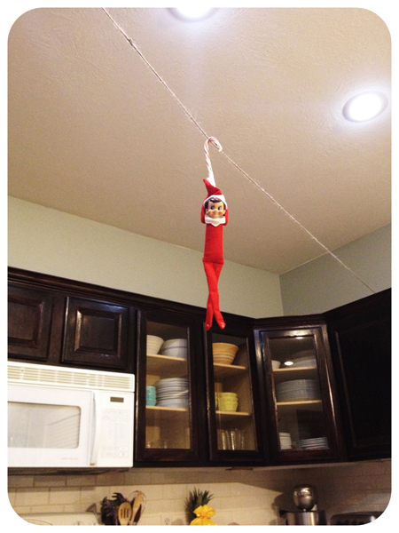 25 Hilarious ways to pose your Elf on the Shelf - Page 21