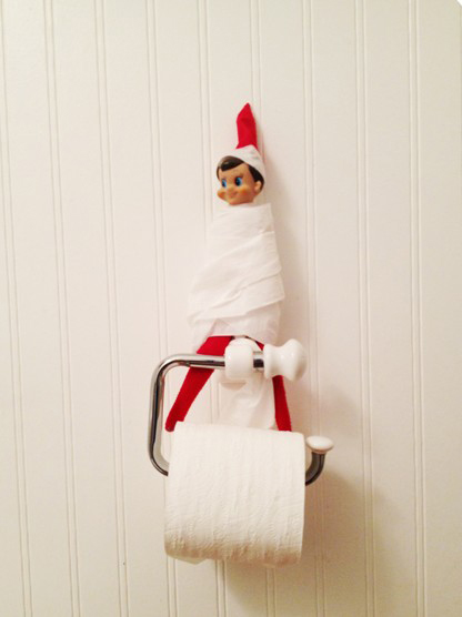 33 Hilarious ways to pose your Elf on the Shelf - Page 7