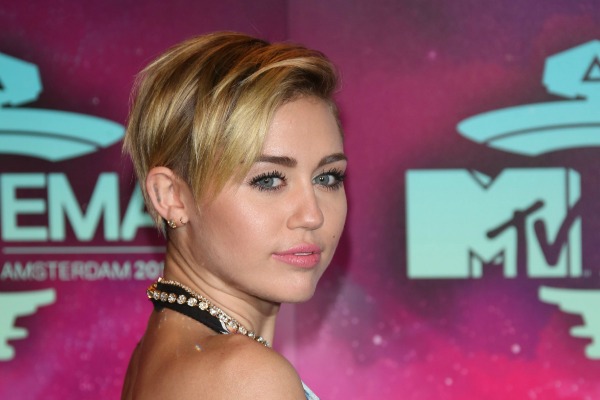 Where did Miley Cyrus' eyebrows go?