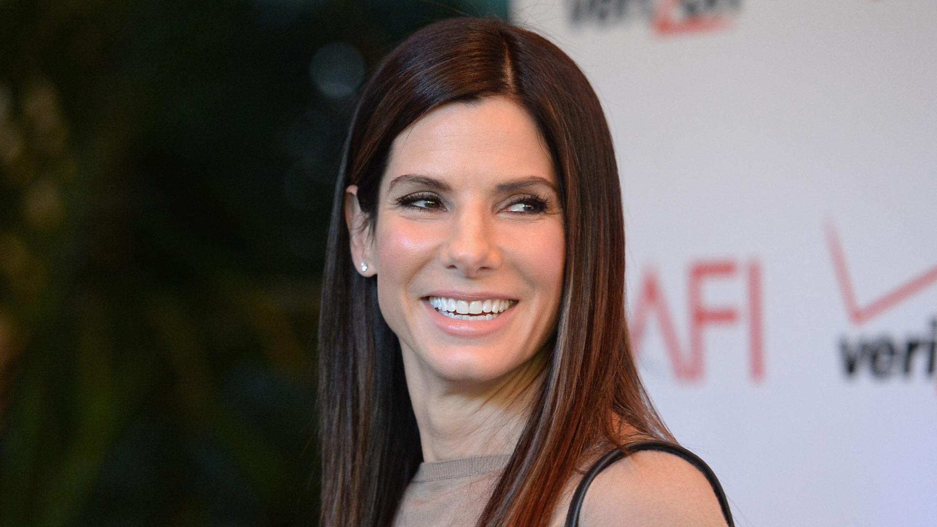 Sandra Bullock shares life advice at surprise graduation speech