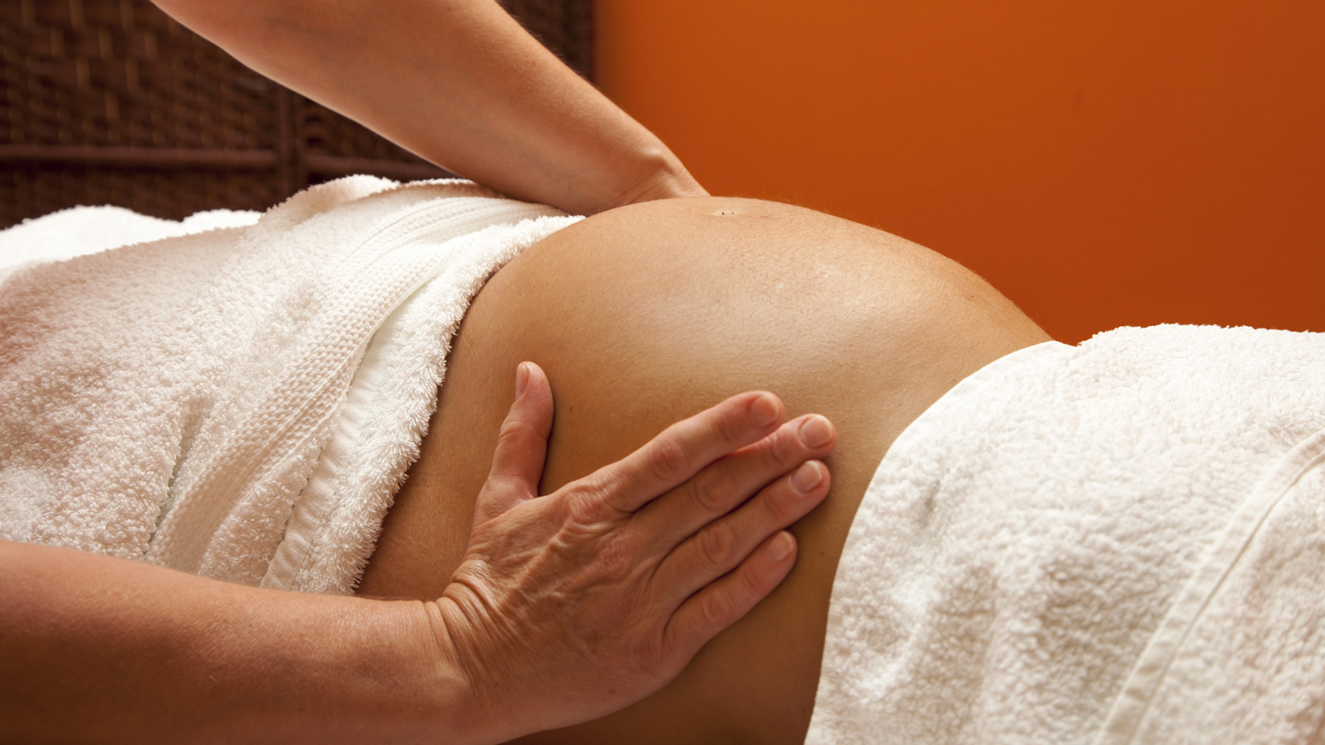 Massage cho bà bầu và những điều cần lưu ý