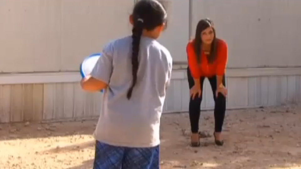 Malachi playing frisbee | Sheknows.com